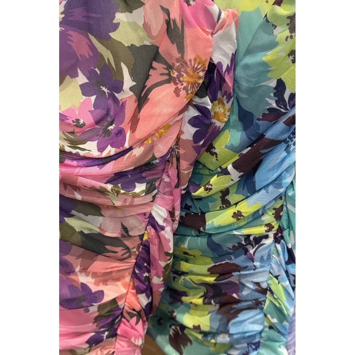 Curve Market - Venta al por mayor Corsé - Mujer - TOP DE TUBO CON CORSÉ FRUNCIDO LATERAL CON ESTAMPADO FLORAL DE MALLA DE TALLA GRANDE0