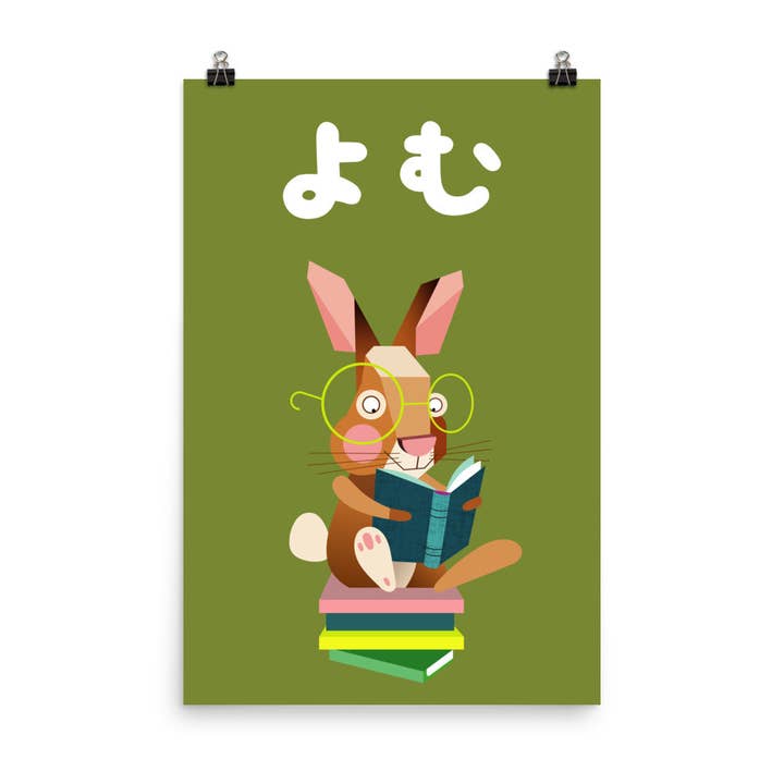 Impression artistique sur un lapin en train de lire - japonais pour la vente par gabo and mateo designs