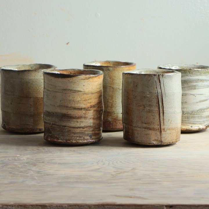 Wilder Ton Tumbler Kohiki Weiß Soda Gebrannt für den Großhandel von Matt Fishman Pottery