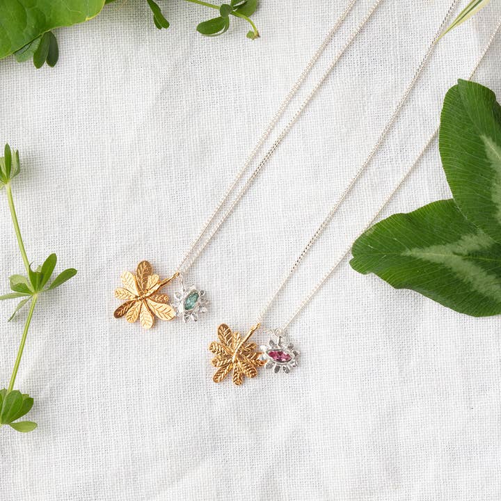 Amanda Coleman Jewelry - Vendita all'ingrosso Collana con ciondolo/pendaglio - Collana con fiore di margherita e foglia di aralia2