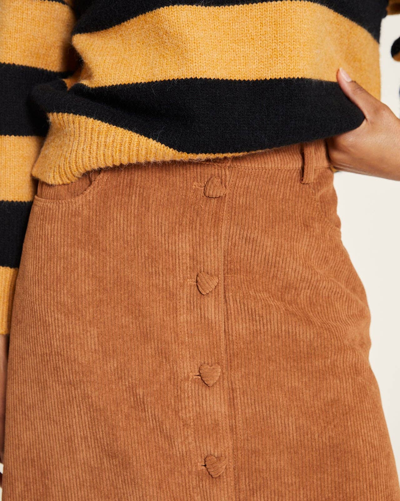 Pepaloves - Wholesale Skirt - Women's - FALDA DE PANA CON BOTONES CORAZON TOFFE1