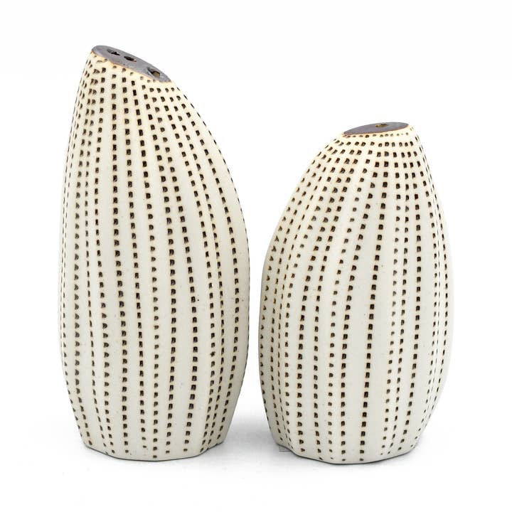 Art Floral Trading LLC – wholesale Salt & pepper shaker set – SP069W23 Seda Handcrafted Porcelain Salt and Pepper Shaker Set2