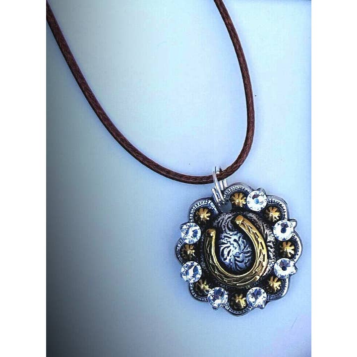 Lucky Horseshoe Concho-Halskette mit Swarovski-Kristallen. für den Großhandel von Julie Rose Originals
