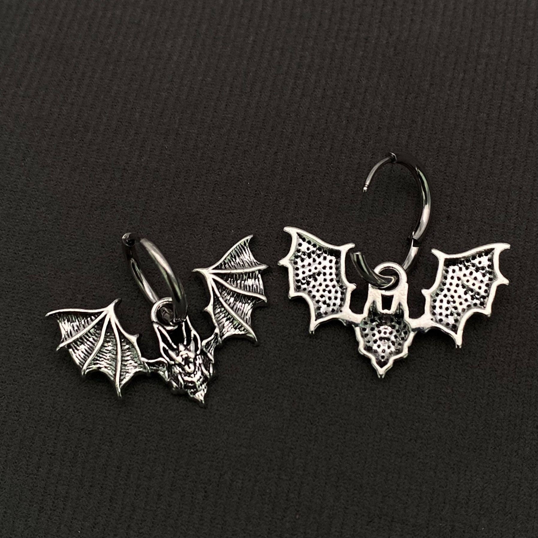 Mio Queena – Großhandel Huggie-Ohrring – Gotische Fledermaus-Umarmungs-Ohrringe - GT1