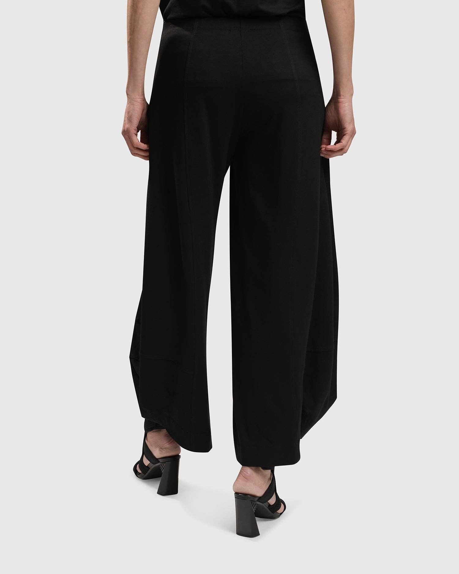 ESSENTIAL PUNTO POCKETS PANTS, BLACK for wholesale on Faire2