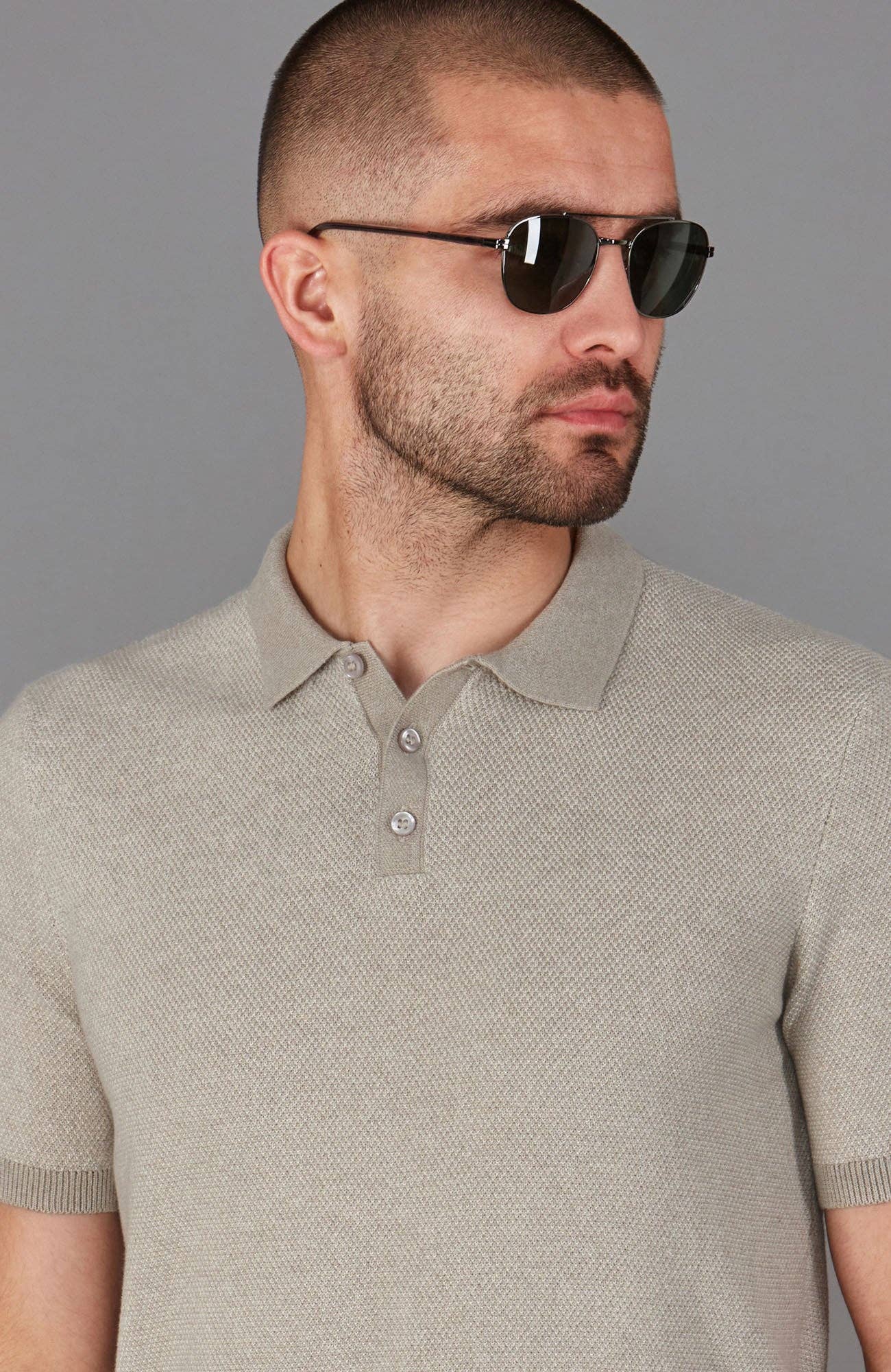 Paul James Knitwear – Großhandel Poloshirt – Herren – Zweifarbiges strukturiertes Poloshirt aus leichter Baumwolle für Herren8