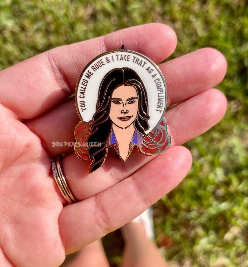 Dropkick Queen - Vendita all'ingrosso Spilla da bavero - Spille smaltate Schitts Creek2