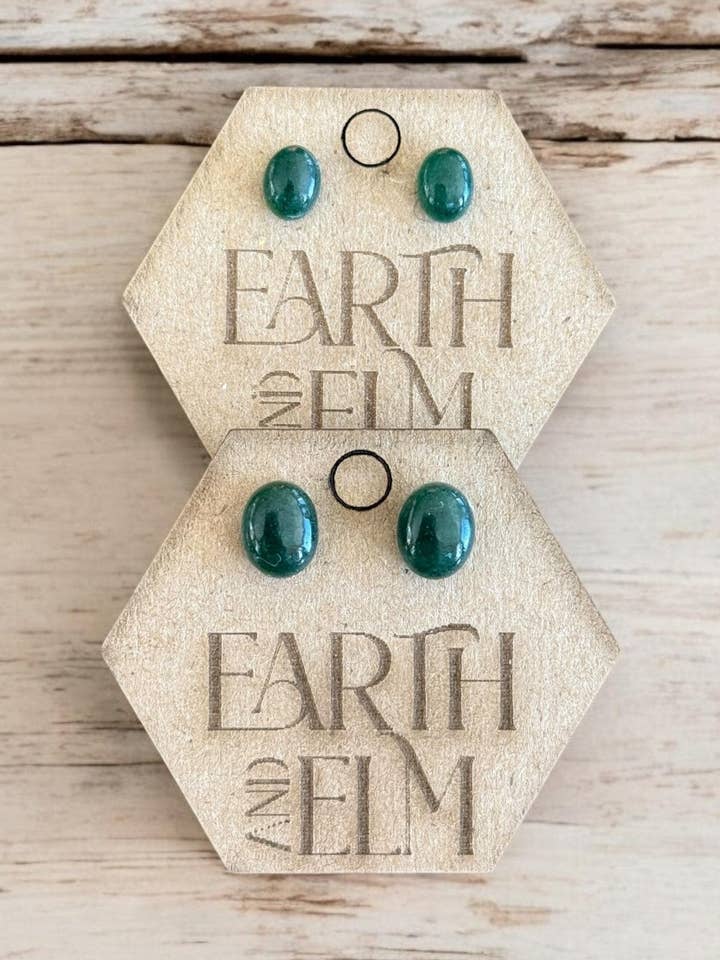 Øreringe med ovale grønne aventurin ædelsten for engroshandel hos Earth & Elm