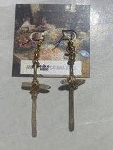 Oorbellen met gehamerd kruis - klein voor wholesale door Angela Catirina Jones