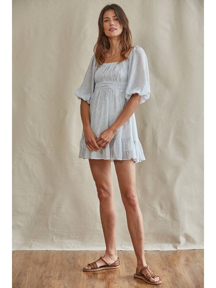 Azzurro L5461 | Abito Fluttuante in Crepe di Chiffon Intrecciato con Lacci Posteriori in vendita all'ingrosso su Faire1