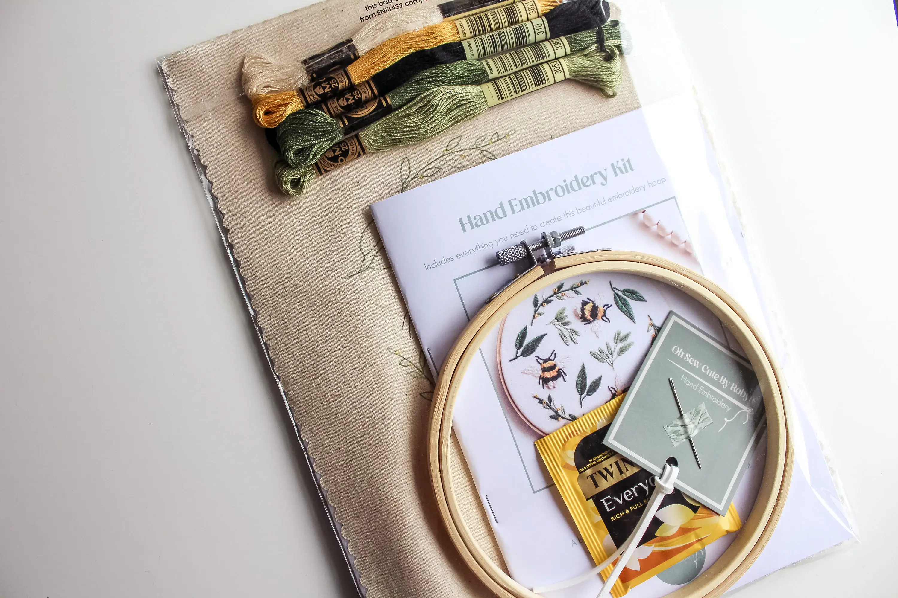 Oh Sew Cute By Robyn – wholesale Embroidery/cross-stitch supplies – Bee Hand Embroidery Craft Kit1