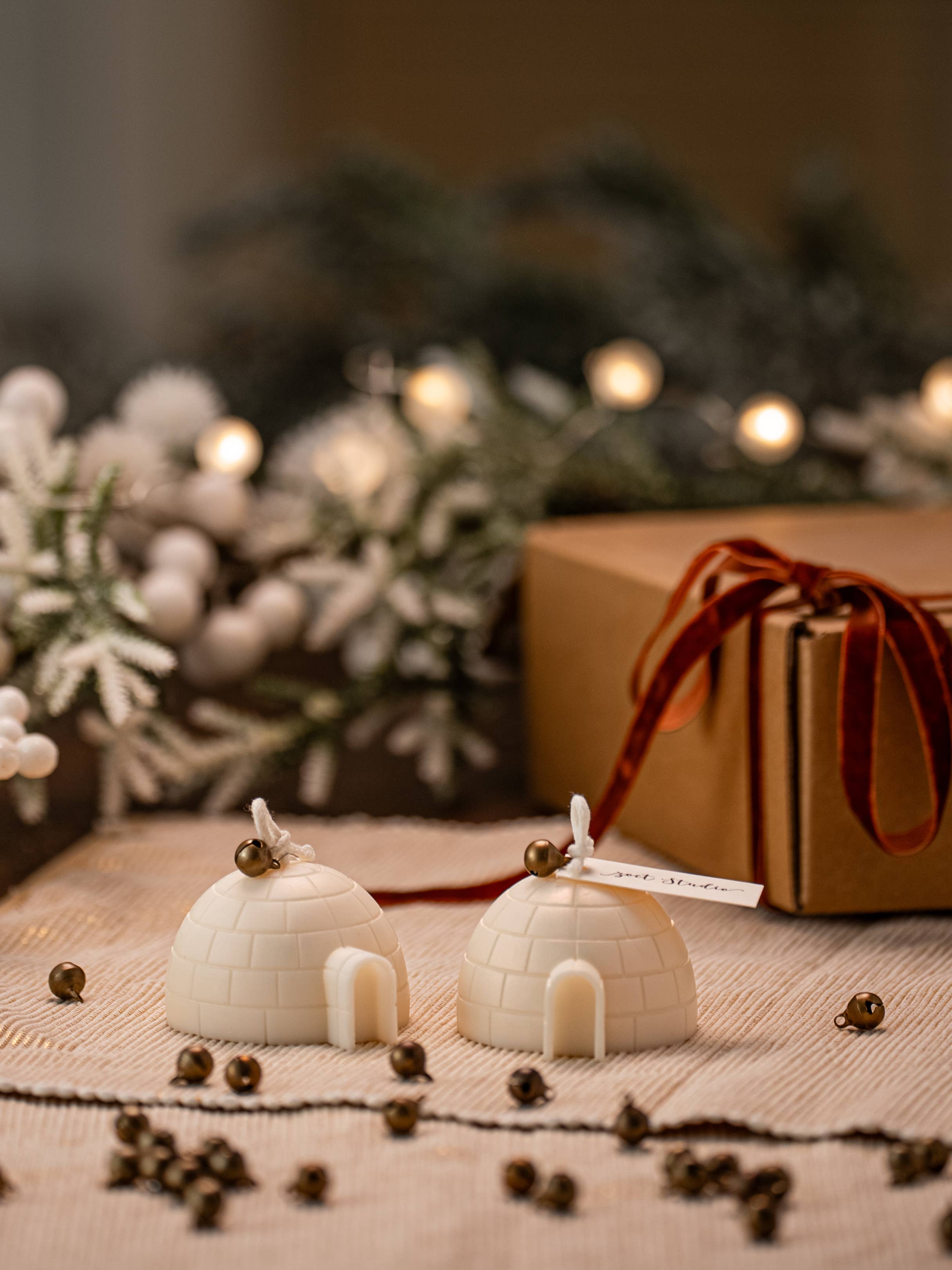 ZOETSTUDIO - Wholesale Novelty Candle - The shimmery Igloo Candle | Holiday Candle Decor