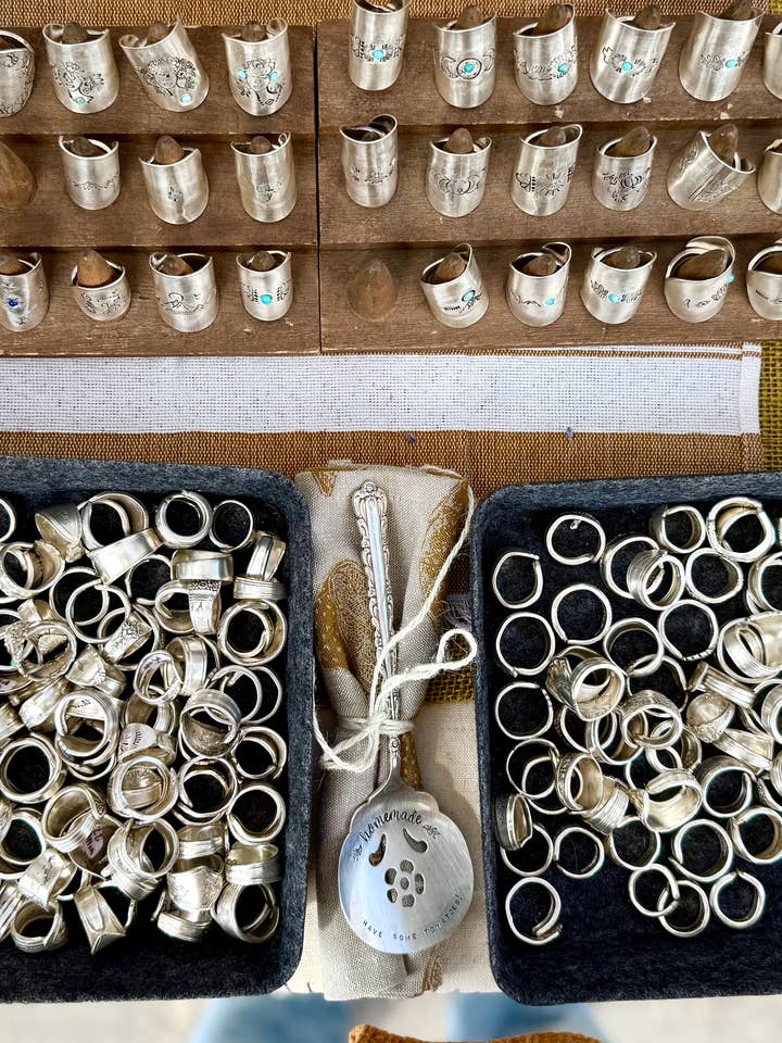 KLASSISCHE LÖFFELRINGE. ZEITLOS. für den Großhandel von The WildSmith