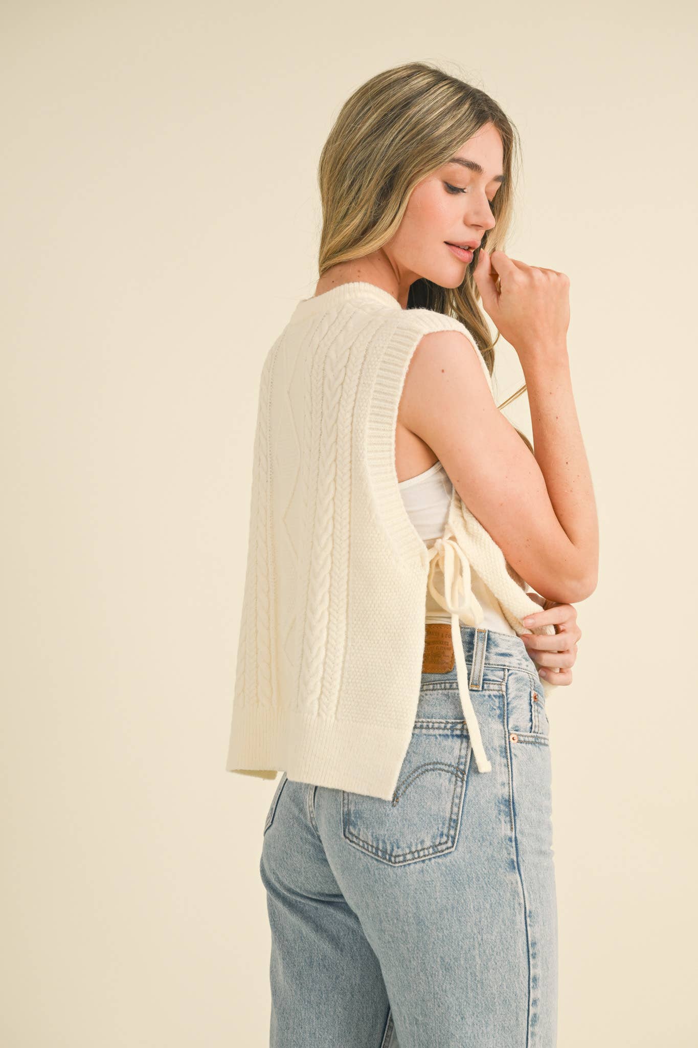 &MERCI - Wholesale Sweater Vest - Women's - CABLE KNIT SIDE TIE SWEATER VEST MSW106374