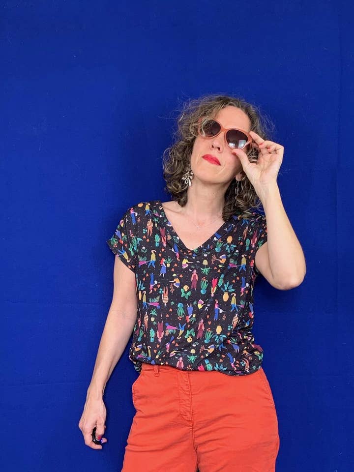 Camiseta Cruz com estampa Jardineras por atacado de La Compiano