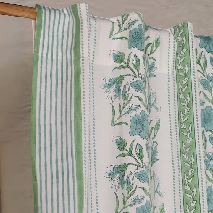 Verde chiaro e bianco Tende per porte e finestre in cotone con blocco stampato a mano in verde chiaro e bianco | 5/7 piedi | Fatte a mano in India in vendita all'ingrosso su Faire