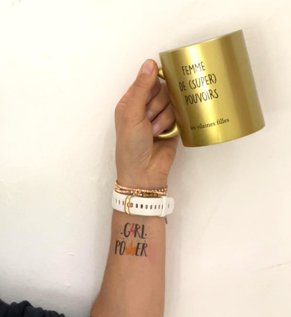 Les Vilaines Filles – wholesale Kaffe-/Tékopp – Guldig mugg « Woman of Super Powers »1