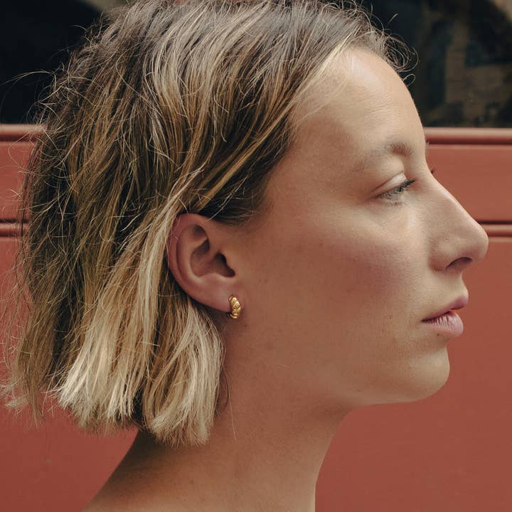 Nordic Muse - Wholesale Huggie Earrings - Gold Small Ridge Huggie Hoop, Waterproof2