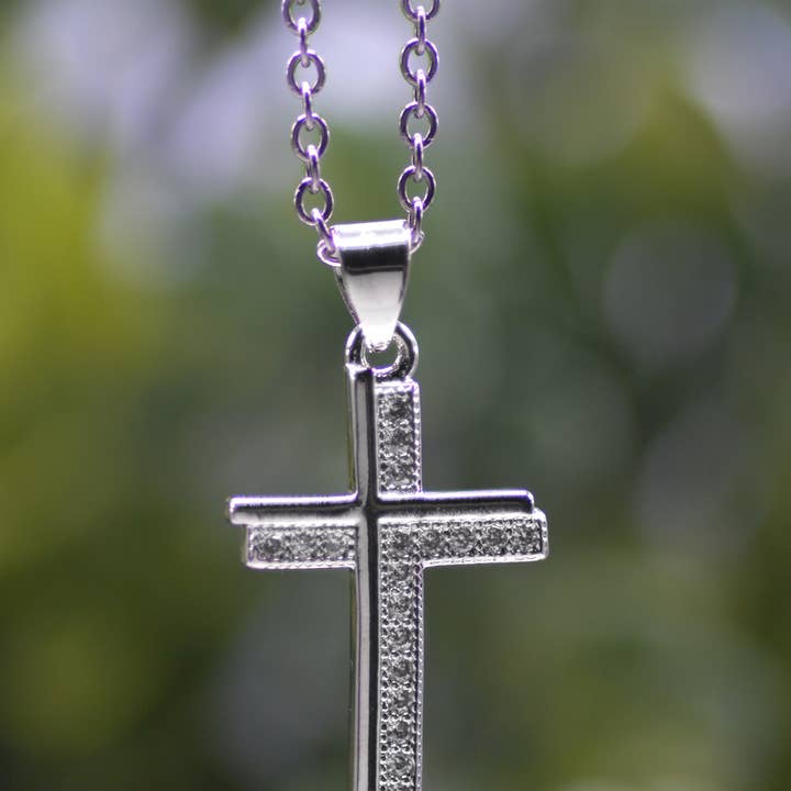 Collana in argento con croce - Collana Eden Merry per la vendita all'ingrosso da parte di Eden Merry Jewelry by James Lawrence