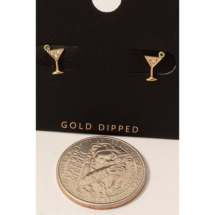 Fame Accessories – Brincos de pino por atacado – Brincos de pino em forma de taça de martini com pave de zircônia cúbica banhados a ouro1