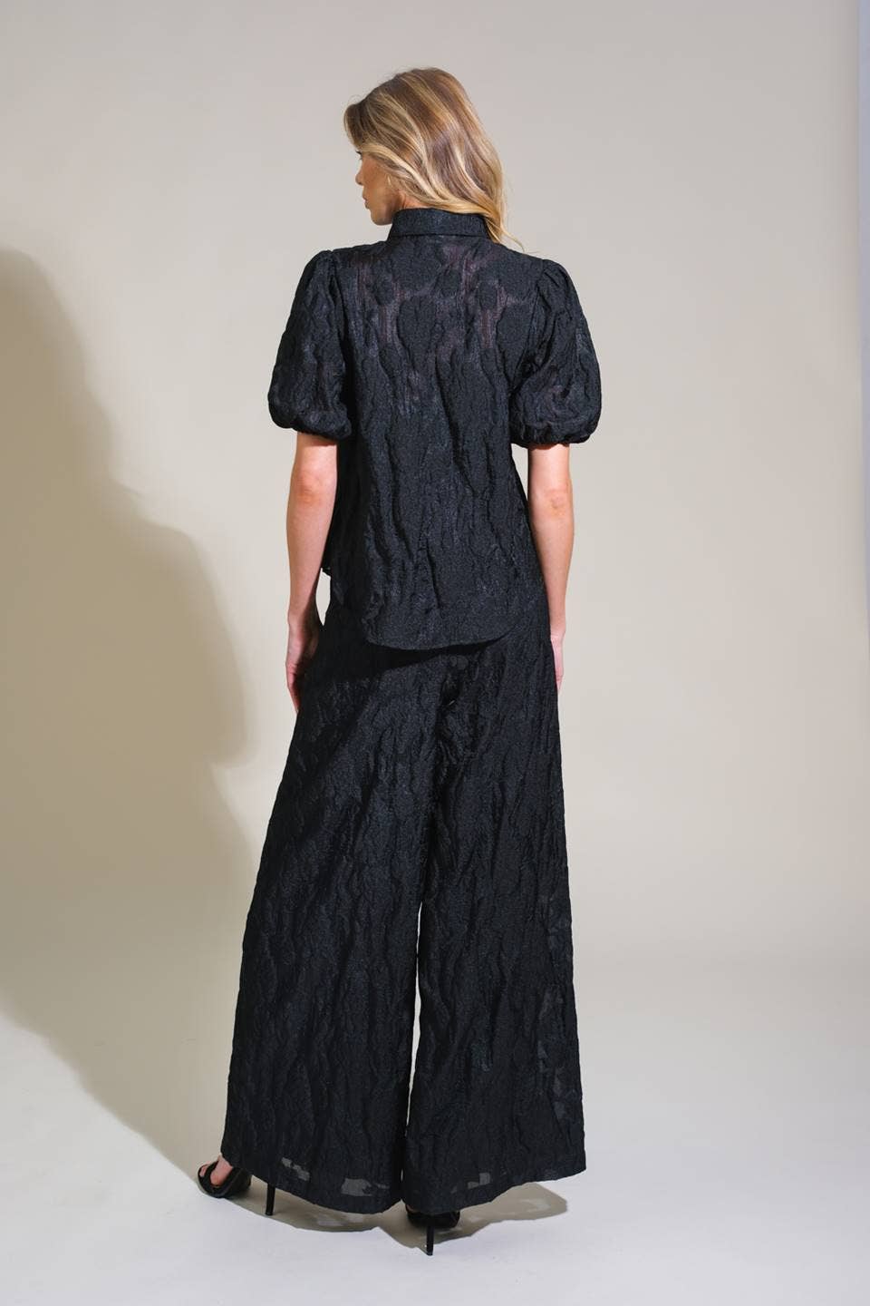 A textured woven top - IT13100 BLACK for wholesale on Faire6