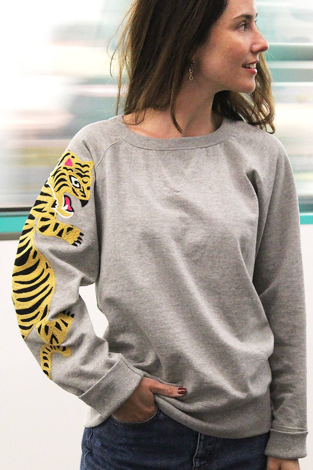 Curiosity Lab - Wholesale Sweatshirt - Women's - Embroidered tiger sweatshirt1