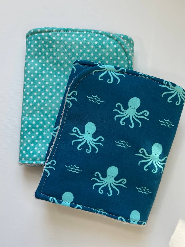 Lot de 2 bavoirs "Octopus's Garden" pour la vente par Port & Starbird