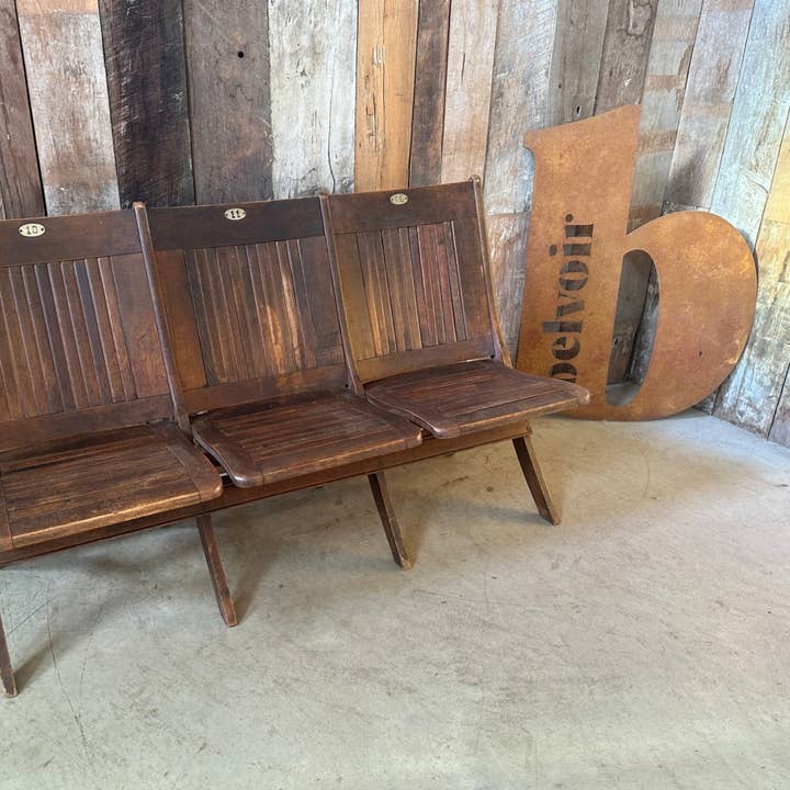 Antik uppsättning av tre franska biografstolar #2 för wholesale av belvoir