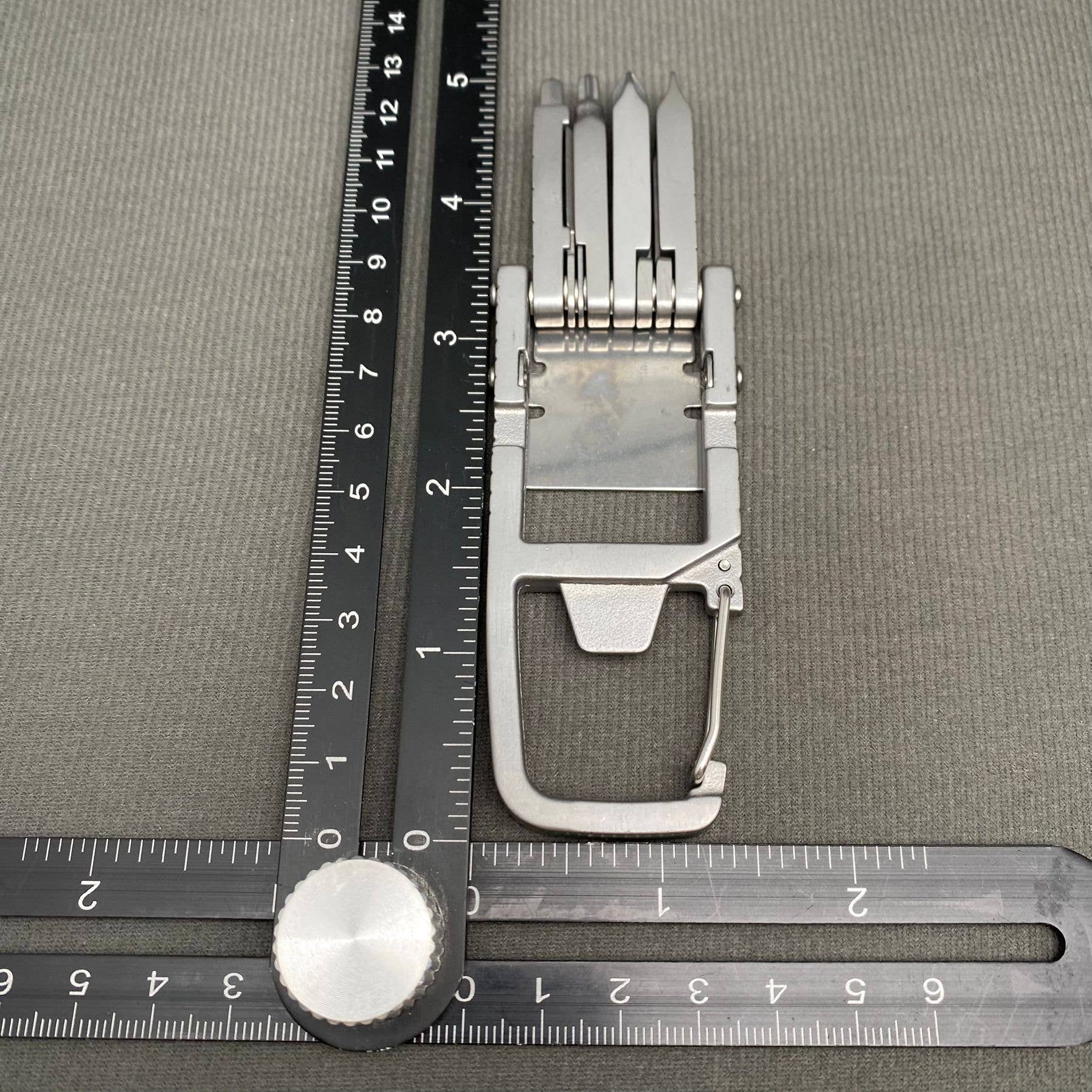 Mio Queena – wholesale Praktiskt verktyg – 12-i-1 Bärbart Multifunktionsverktyg3