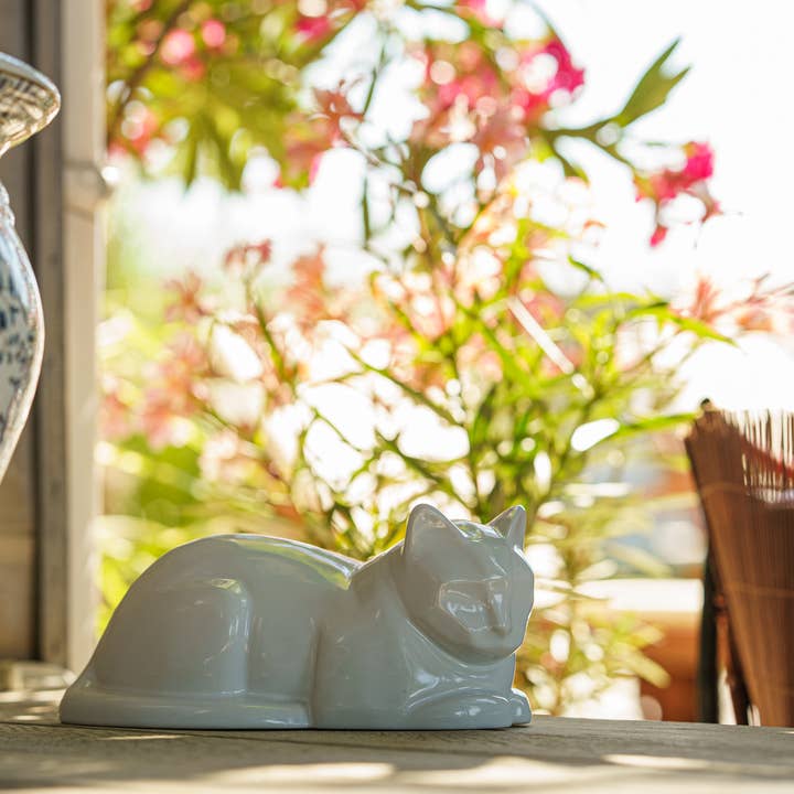 Pulvis Art Urns - Wholesale Urn - Cat Cremation Urn - White | Ceramic
