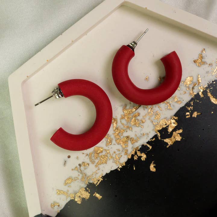 Boucles d'oreilles rouges foncées pour la Saint-Valentin pour la vente par Fox and Bunny Rise