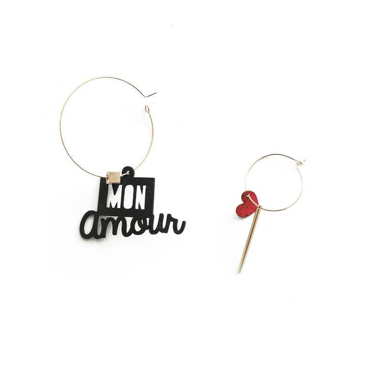 Mon amour – Boucles d’oreilles asymétriques pour la vente par Matcha Paris