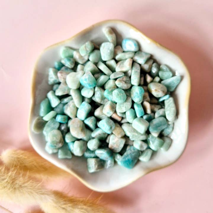 Pietre Preziose Amazonite Chips Pietre Burattate 5-9mm (per 100 grammi) per la vendita all'ingrosso da parte di Moonlight Gemstones