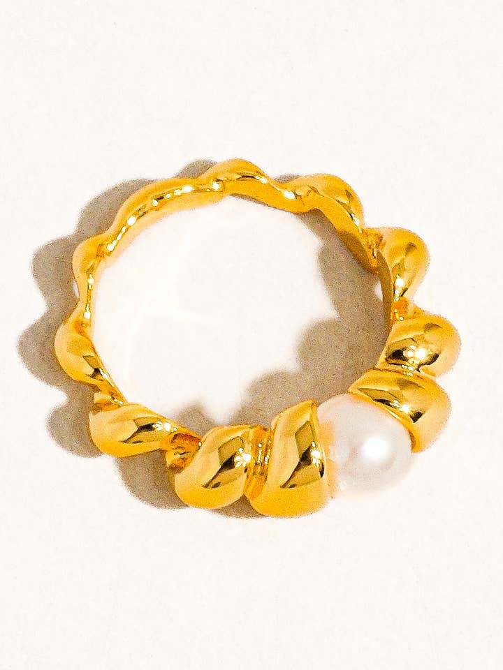Juliet 18K Gold Vintage Natural Pearl Twist Ring for wholesale by Flânerie by MAIQ