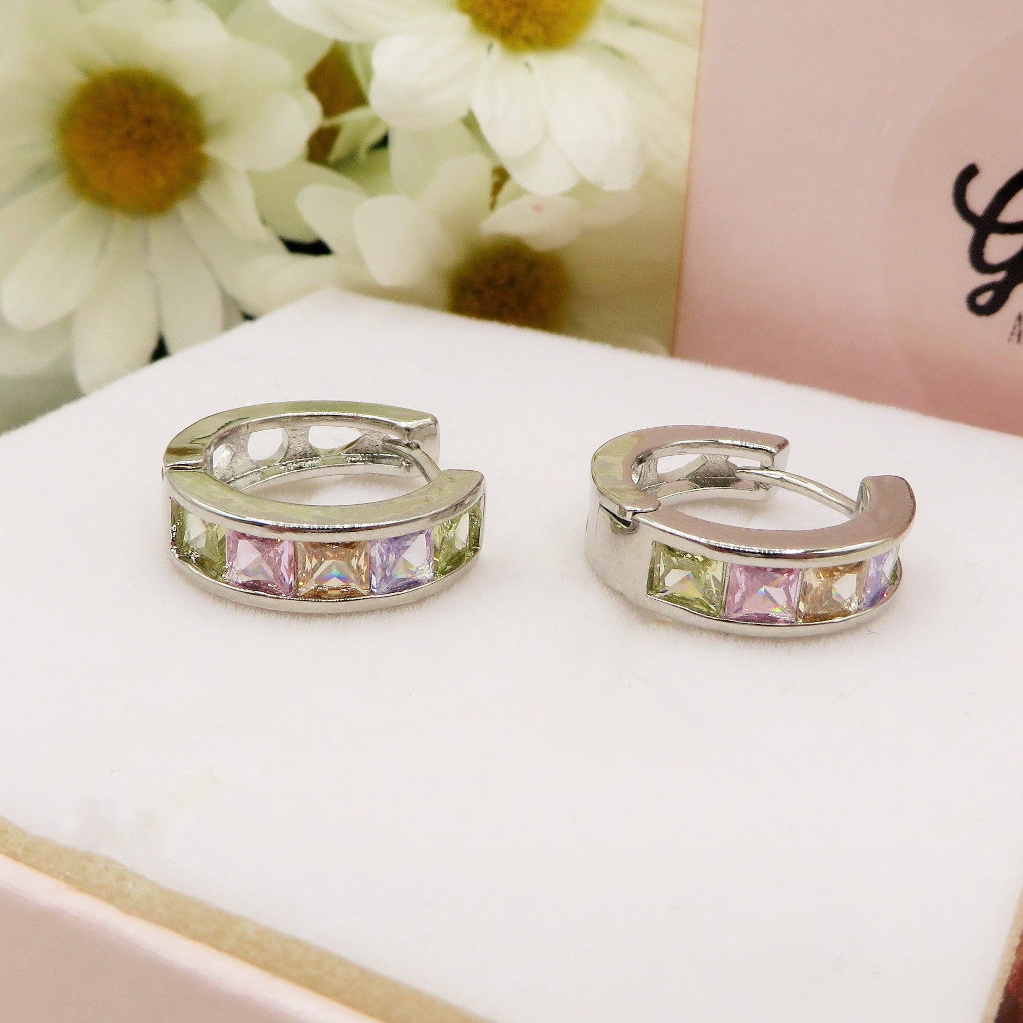 AMELIA - Orecchini cerchi zirconati RAINBOW for wholesale on Faire2