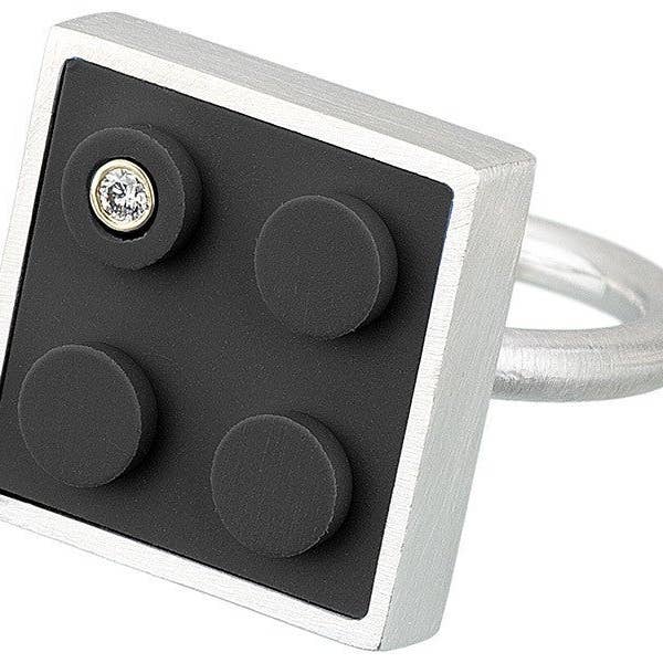 Anello con mattoni di diamanti per la vendita all'ingrosso da parte di JacQueline Sanchez Jewelry