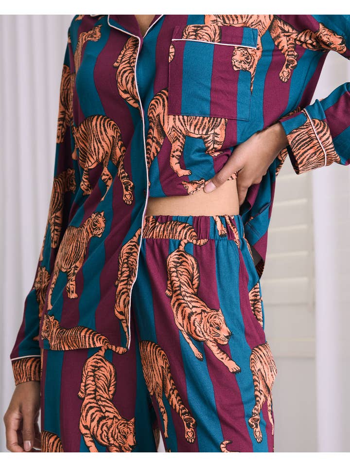 Chelsea Peers – wholesale Sleepwear set – Women's – Tiger Stripe Print Long Pyjama Set3