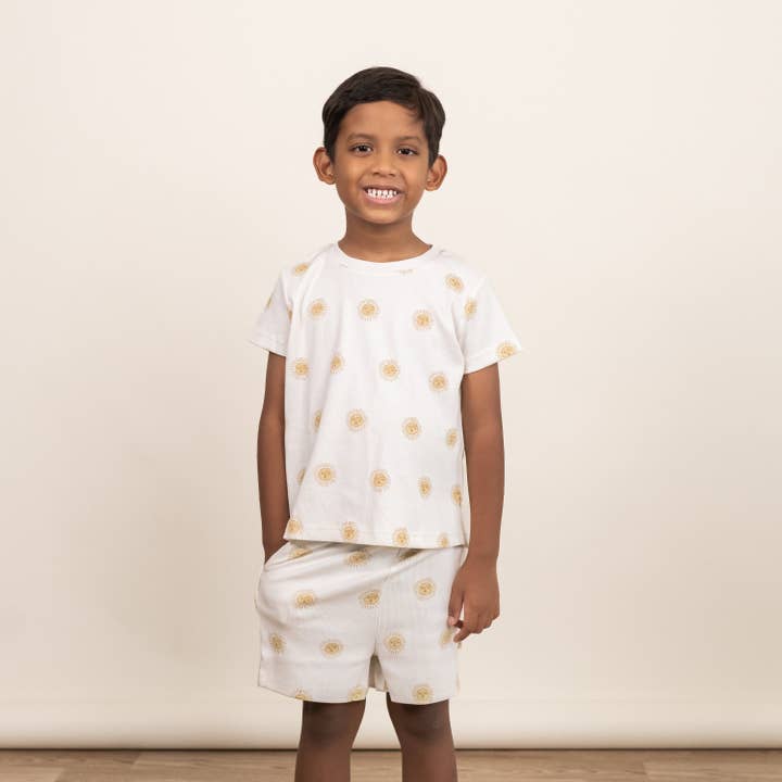 Set van biologisch T-shirt en korte broek - Summer Sun voor wholesale door Makemake Organics