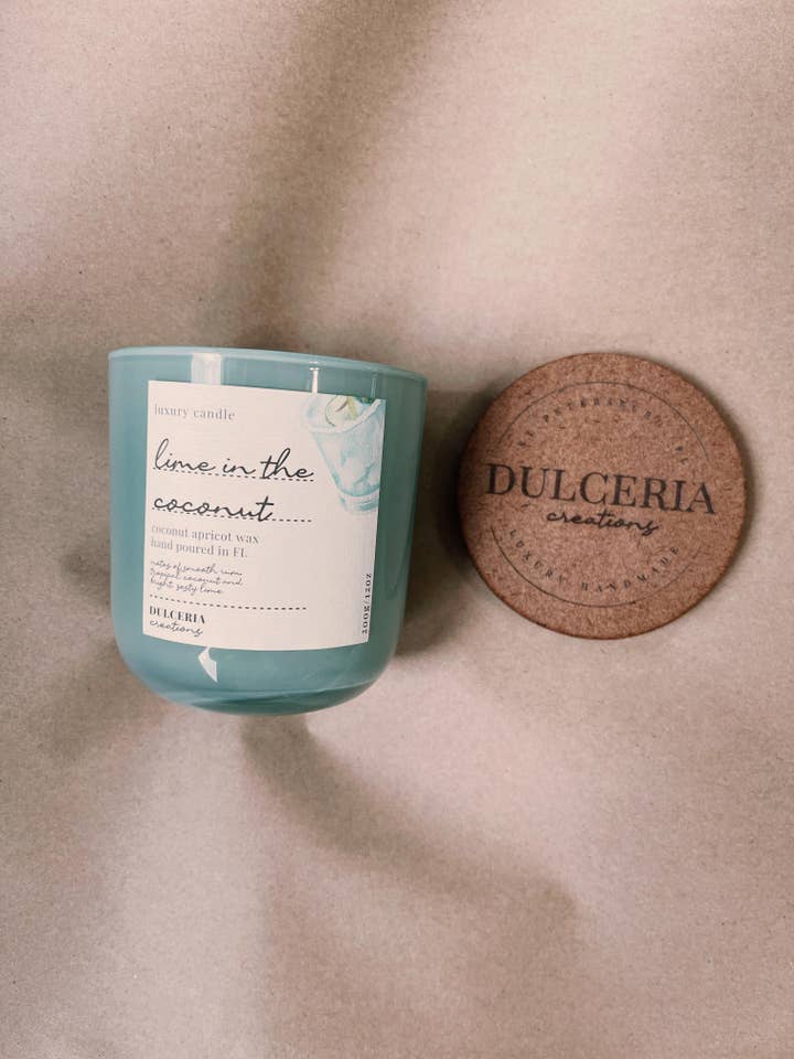 VELA DE LUJO VERTIDA A MANO - LIMA EN EL COCO para venta al por mayor de Dulceria Creations