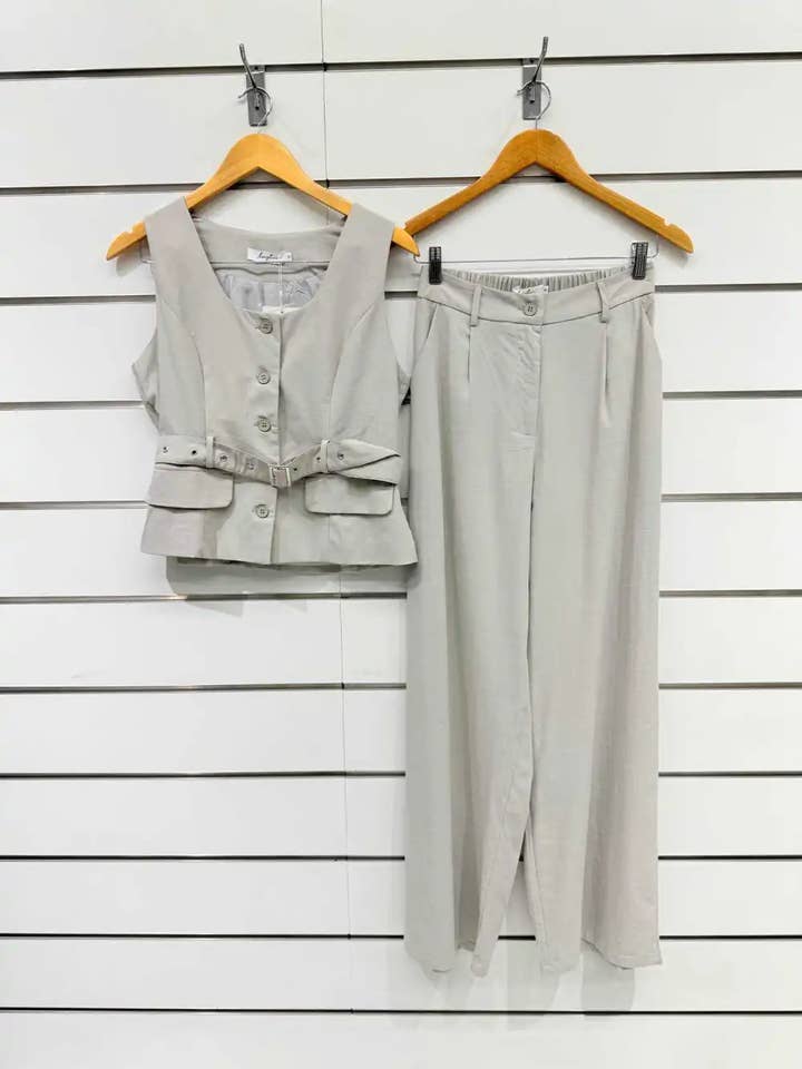 Chilli Girl Collection – wholesale Kostymset – Dam – Elegant väst med bälte och byxor med vida ben