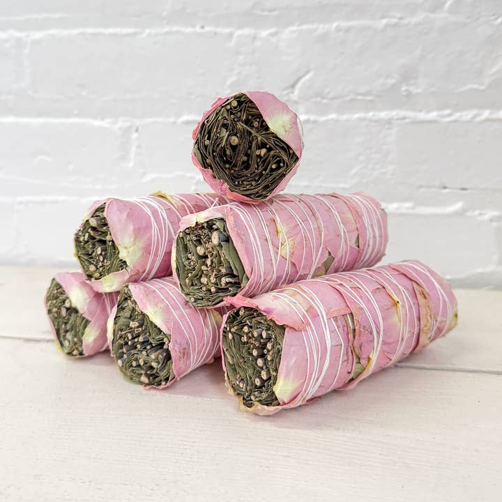 Stor vinterblush rosblad och eukalyptusbunt för wholesale av Catherine Rising