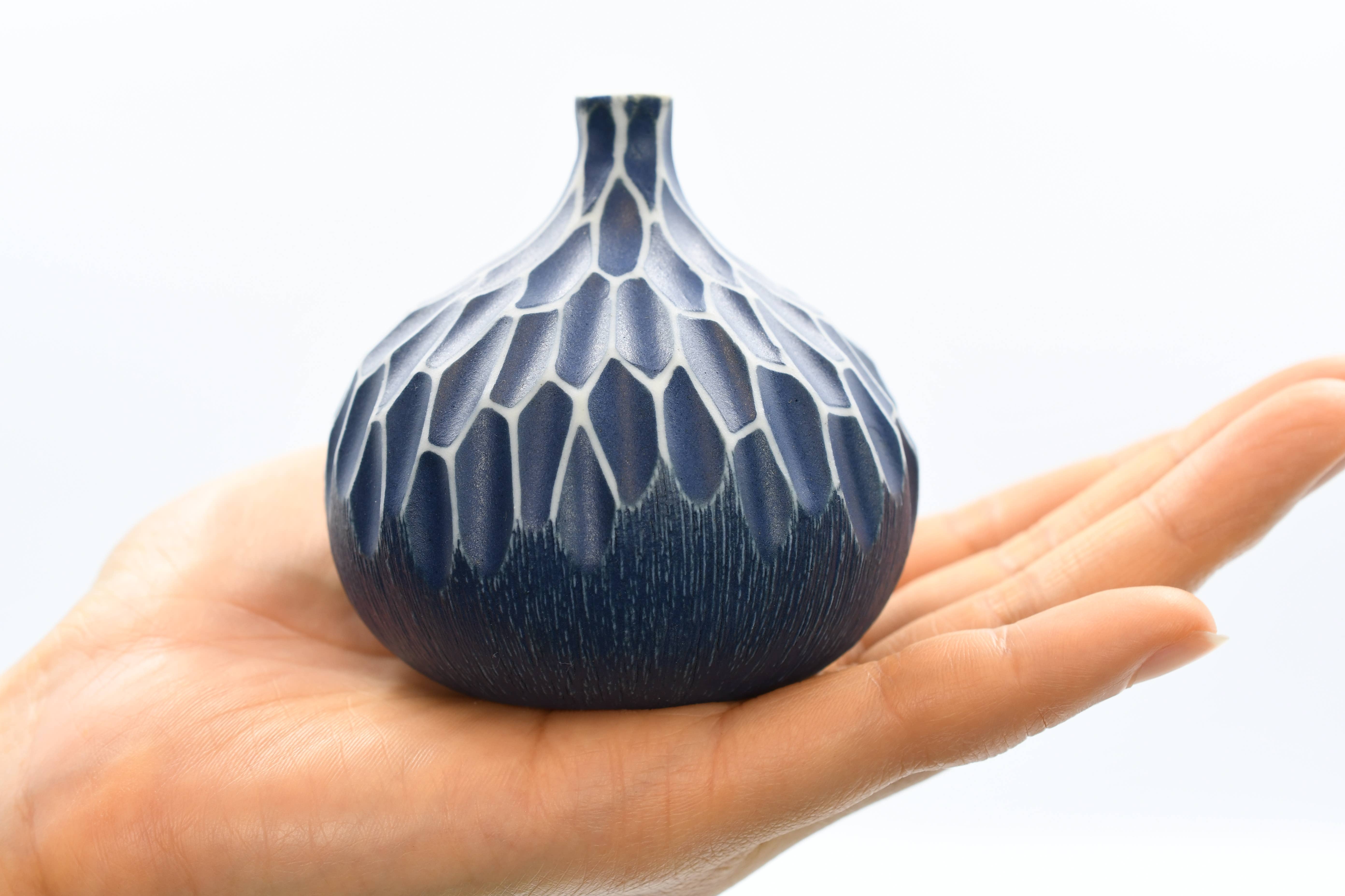 Art Floral Trading LLC – wholesale Vase – 192W69BLUE CONGO TINY S-Handcrafted Porcelain Bud Vase3