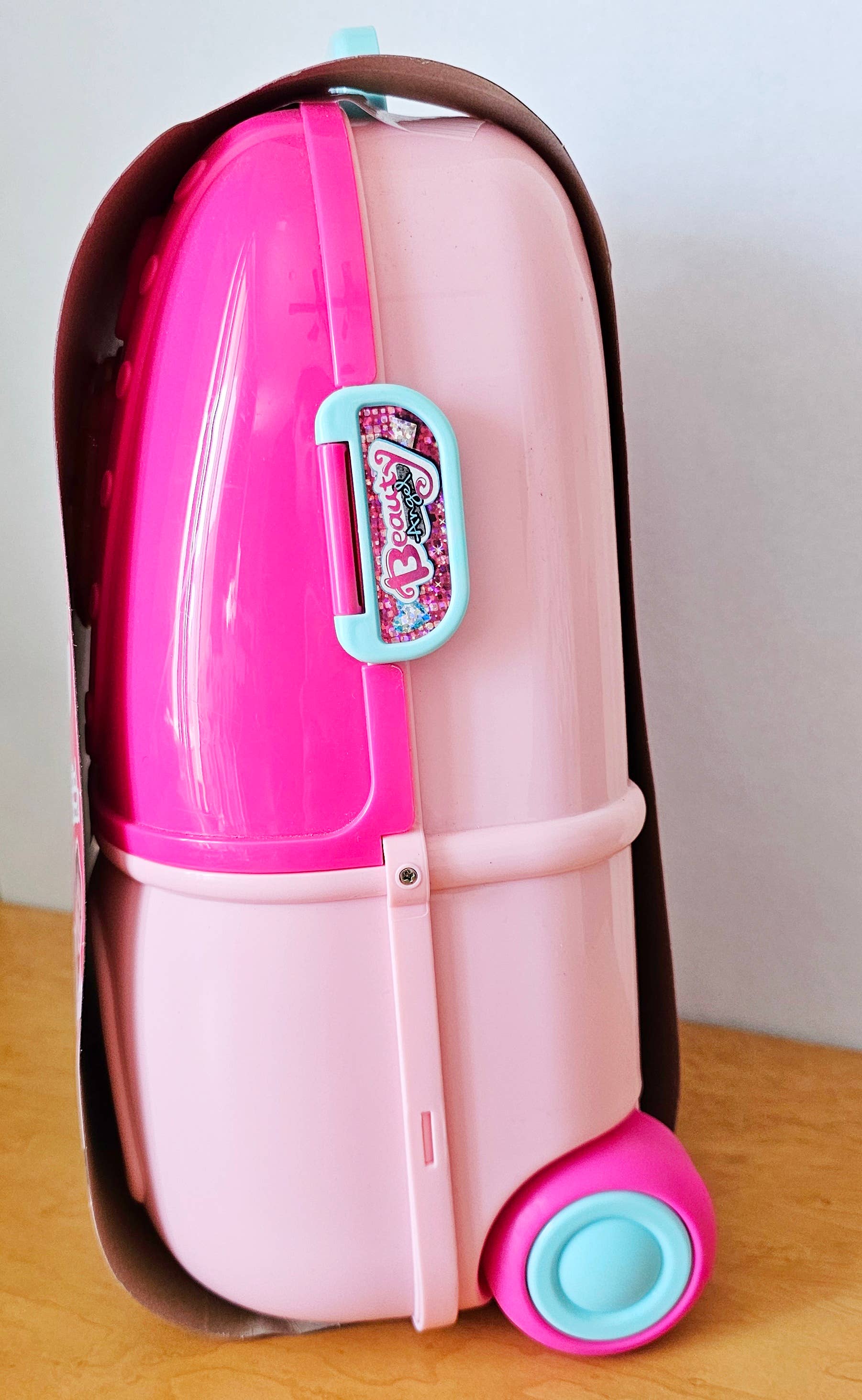 Family 8 Toy Company - Wholesale Toy set – Kids - 2 in 1 Beauty Set Little Luggage7