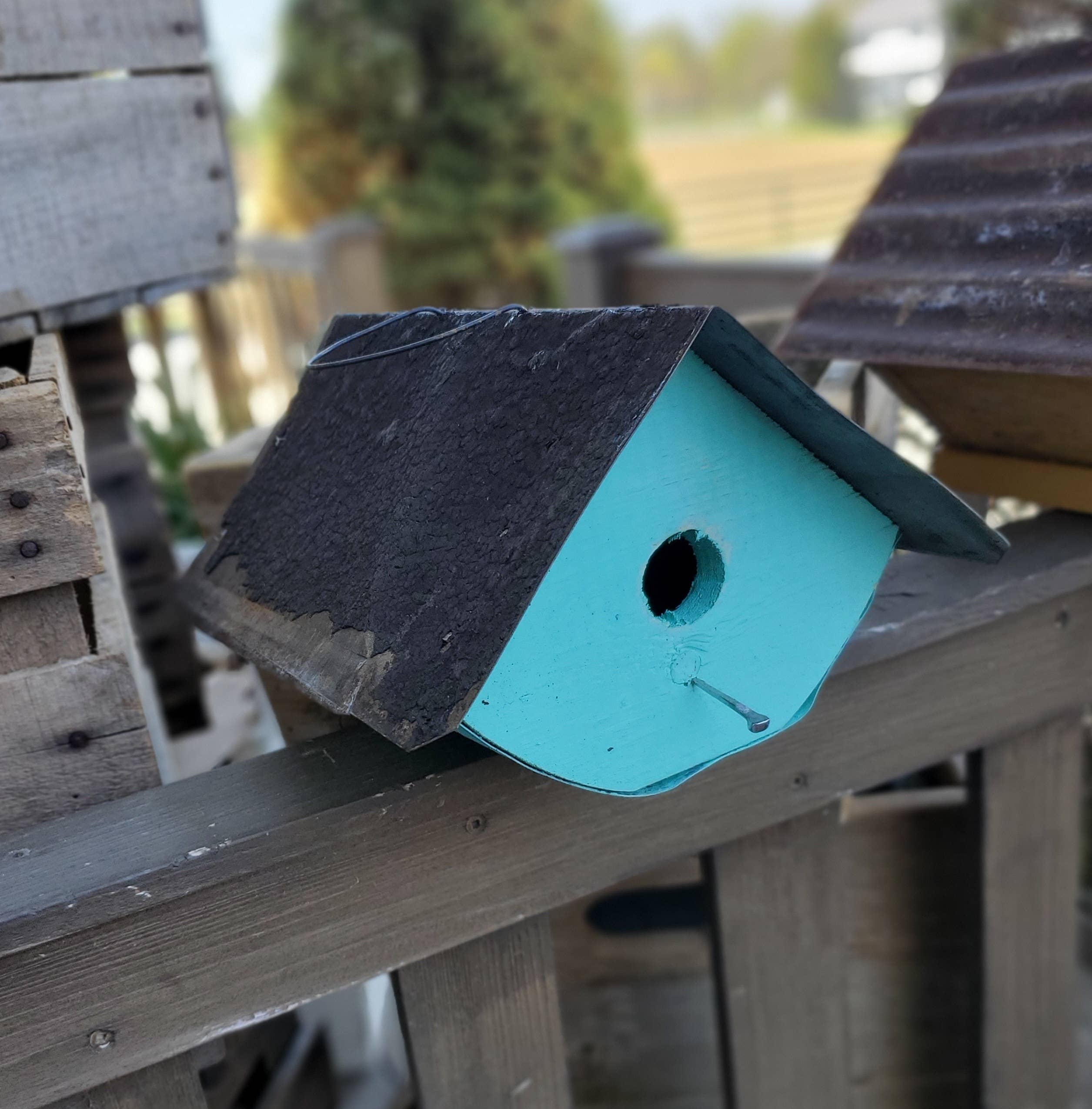Flying Heart Threads - Wholesale Bird House - Reclaimed Wood and Metal Wren House Flat Bottom (SM11B)2