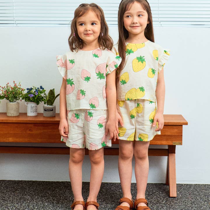 ToTo Heros - Wholesale Top & Short Set - Kids - Strawberry Graphic Print Angel Sleeve Top & Shorts Set3