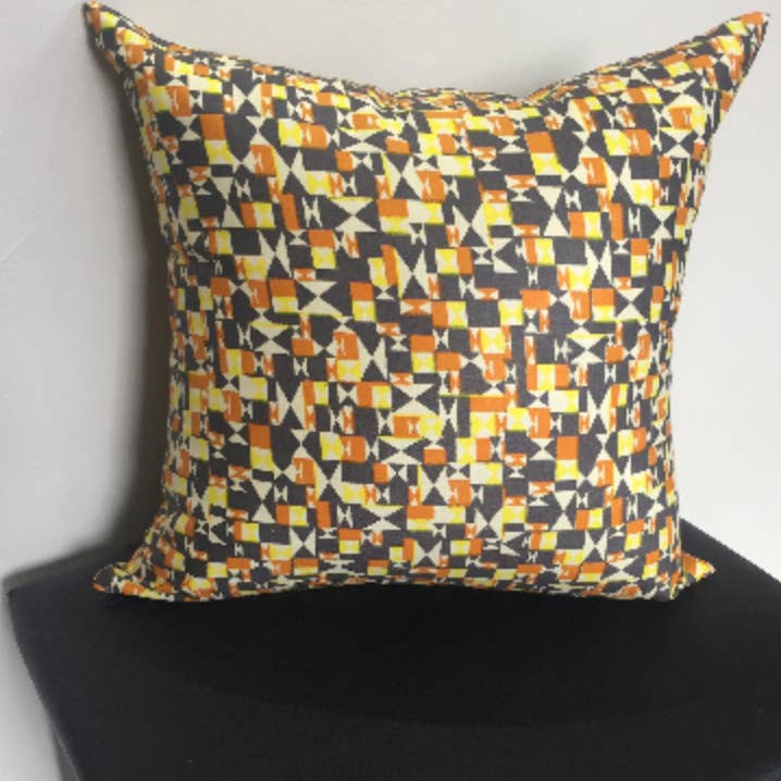 Fodera per cuscino in MOSAICO GRIGIO E ARANCIONE per la vendita all'ingrosso da parte di The Afrophile