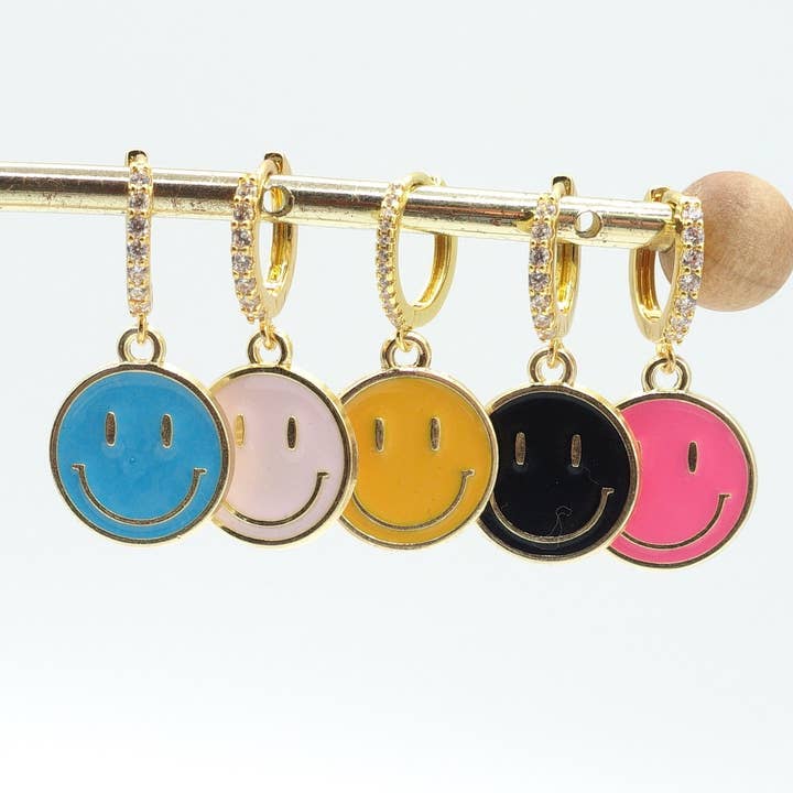 SMILEY crystal ~ HUGGIES ~Orecchini a cerchio placcati oro 24k con zirconi for wholesale by Daemon srls