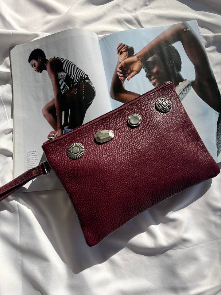 Handgjord necessär i läder i Bordeaux – Kosmetika & Smink för wholesale av Christina Christi