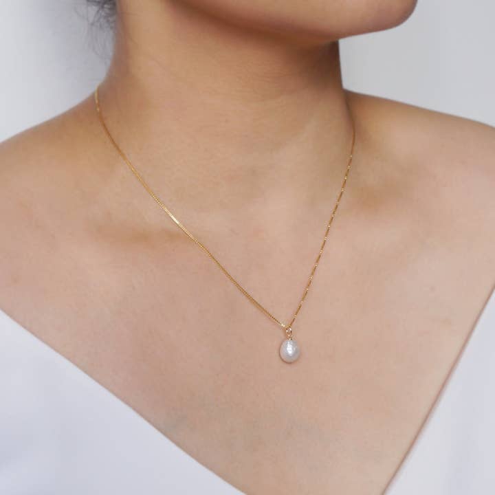Hunter & Trove - Wholesale Pendant/Charm Necklace - Baroque Pearl 14K Goldfill Necklace (Estelle)