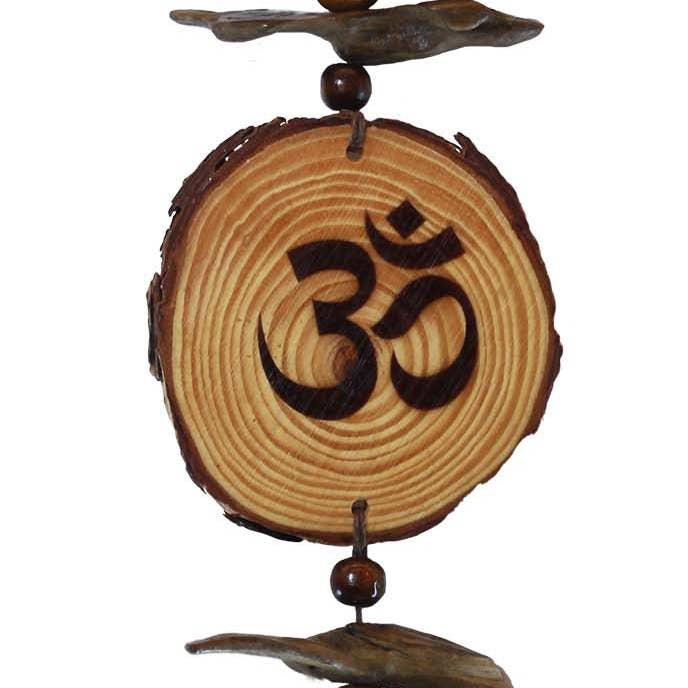 Drievoudige hangpijnboomschijfjes Lotus-Ohm-Yoga voor wholesale door Om Gallery